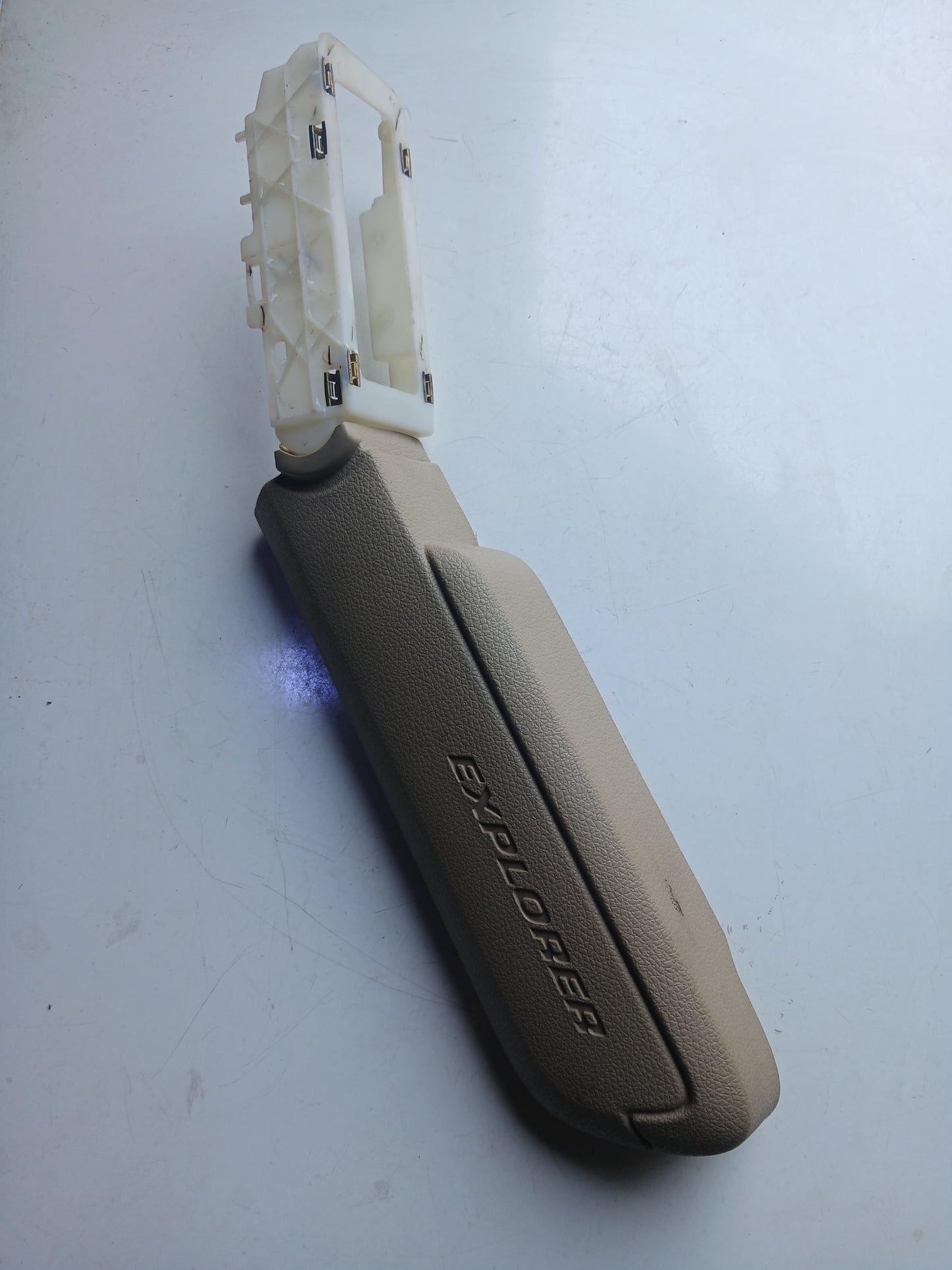 Apoya Brazos Ford Explorer Eddie Bauer Beige 2006 2010