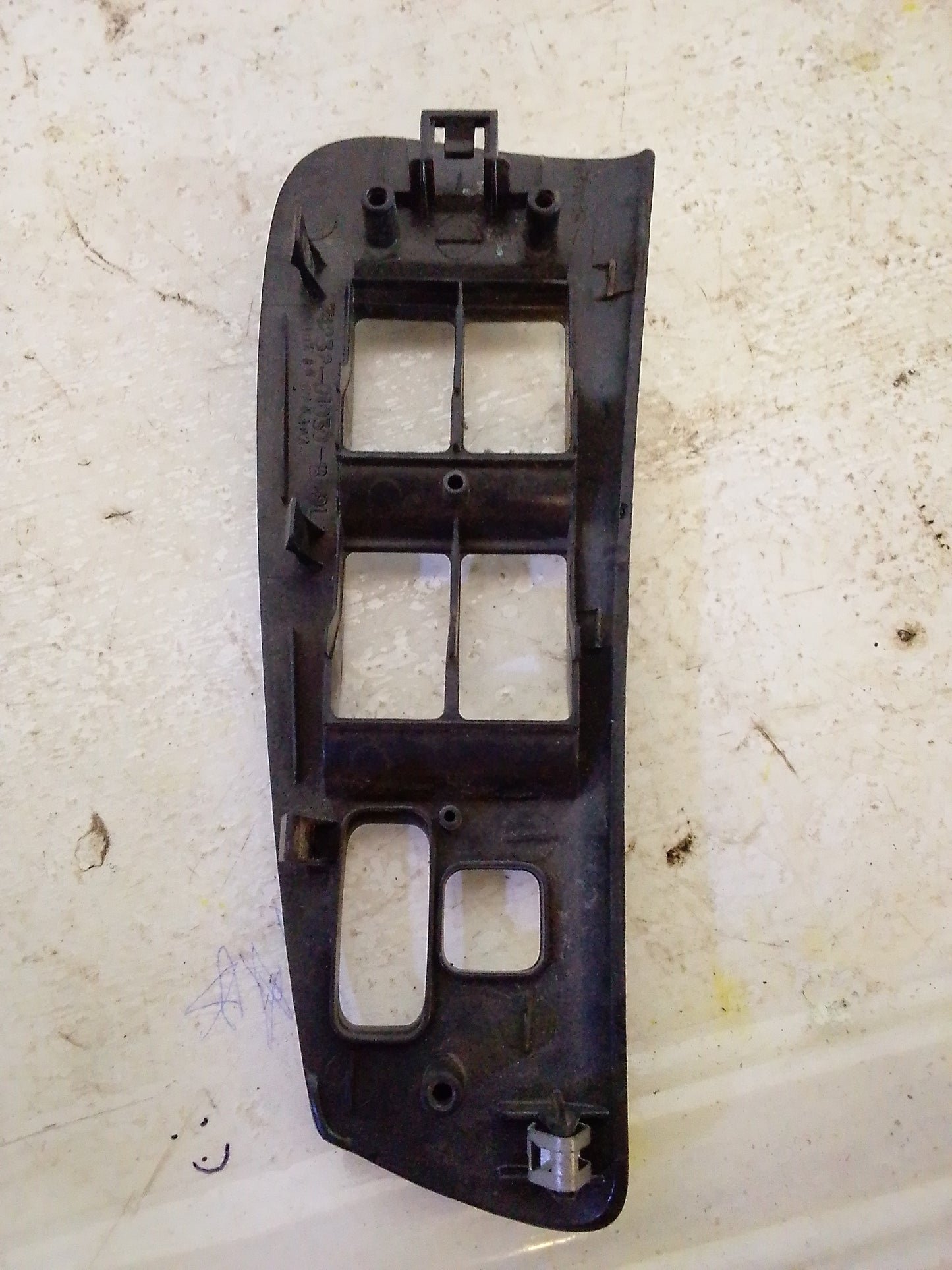 Embellecedor Mando Eleva Vidrio Piloto Toyota Corolla