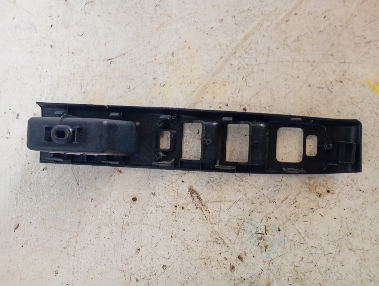 Moldura Mando Eleva Vidrio Piloto Mazda 5