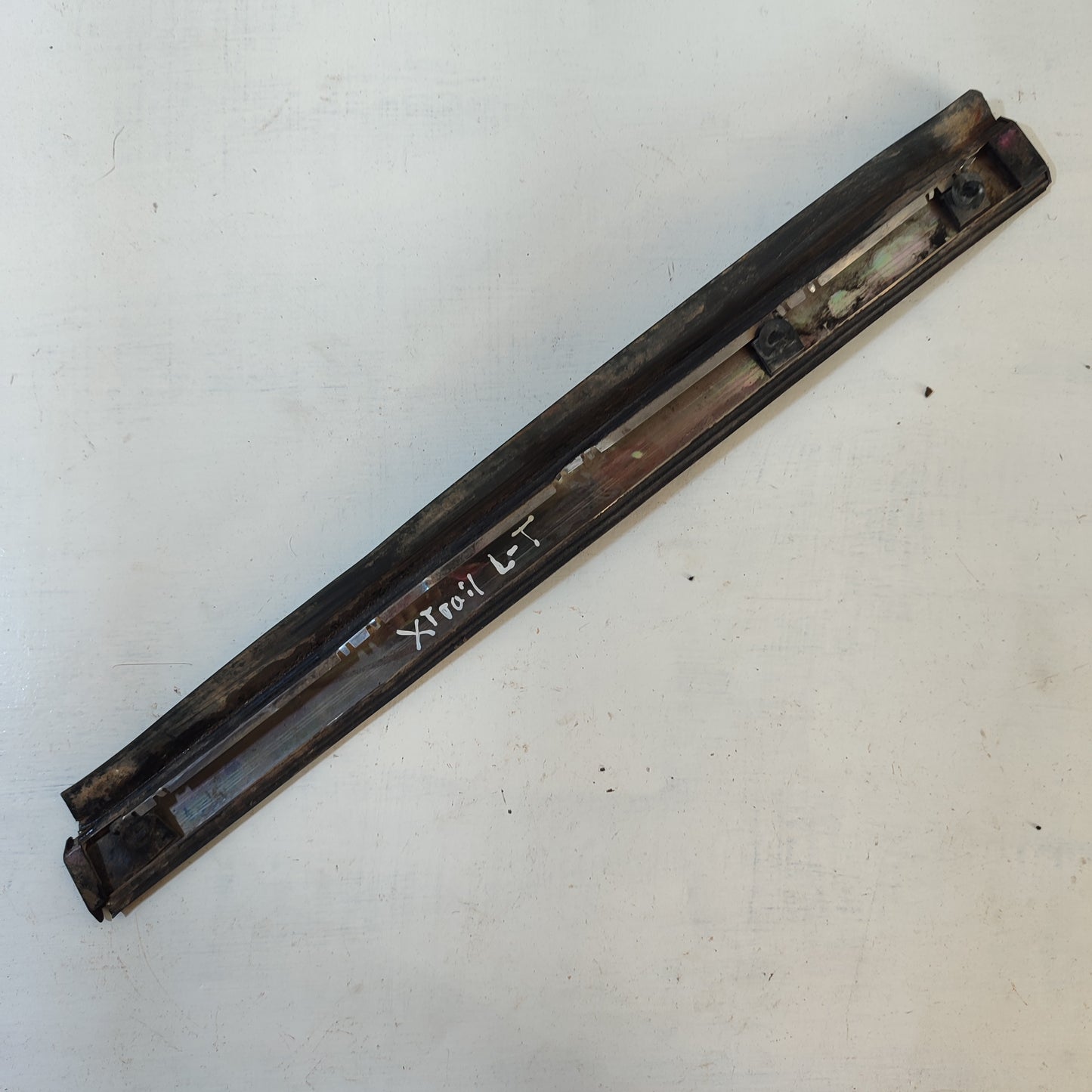 Platina Puerta Inferior Nissan Xtrail 2000 2007