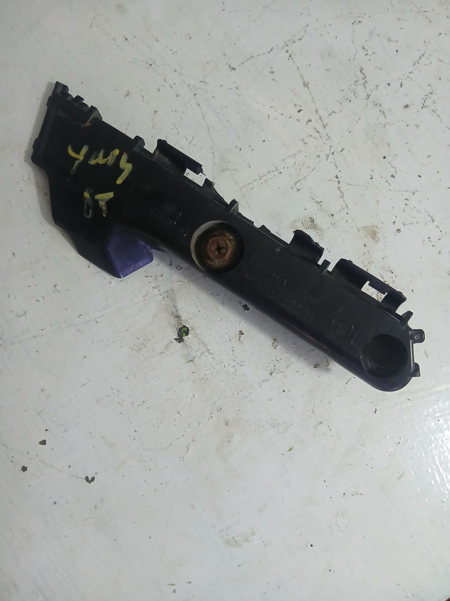 Base Parachoque Trasero Soporte Guia Toyota Yaris 2006 2010 Sport