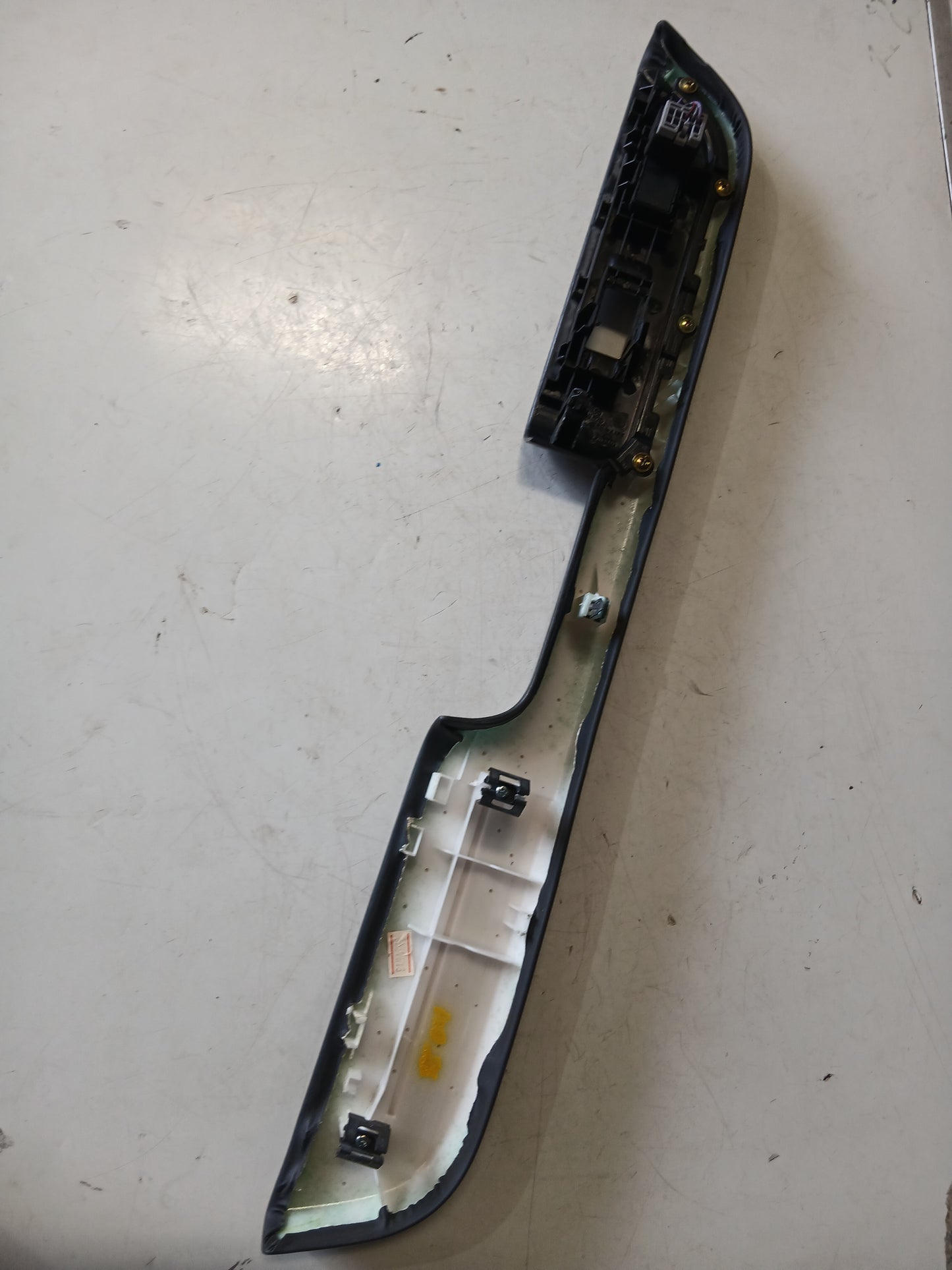 Embellecedor Mando Eleva Vidrio Delantero Nissan Xtrail 2003 2007