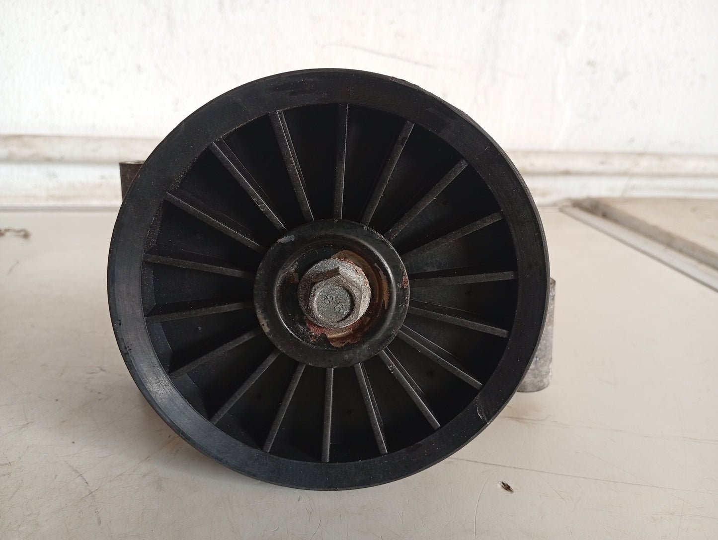 Soporte Polea Compresor Nissan Xtrail 2004 2007 2.5