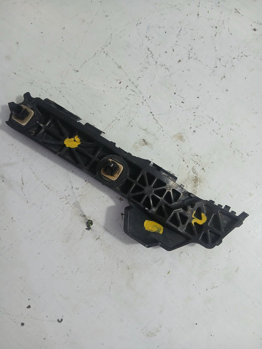 Base Parachoque Trasero Soporte Guia Toyota Yaris 2006 2010 Sport