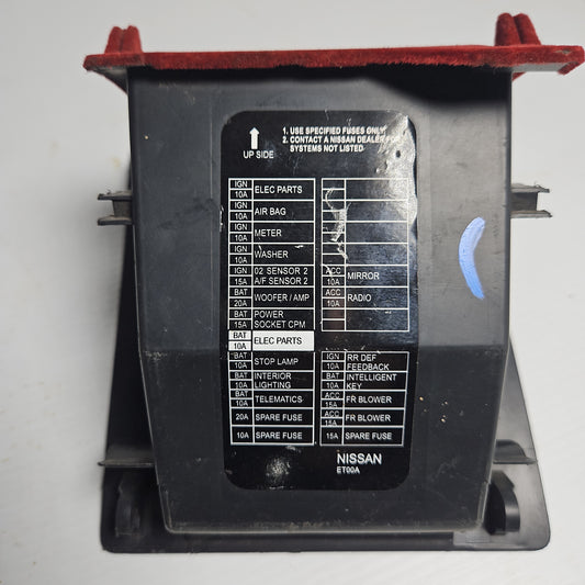 Guantera/Tapa Fusiblera Nissan B16