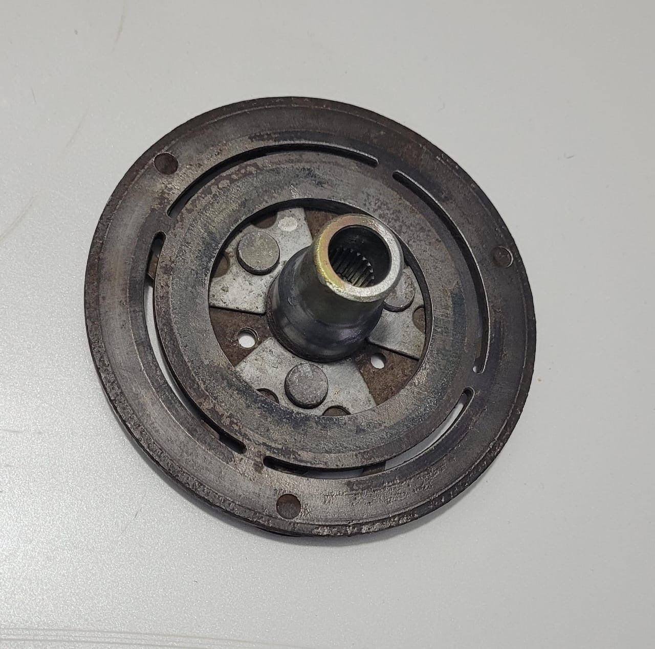 Tapa Crochera Compresor Nissan Sentra B15