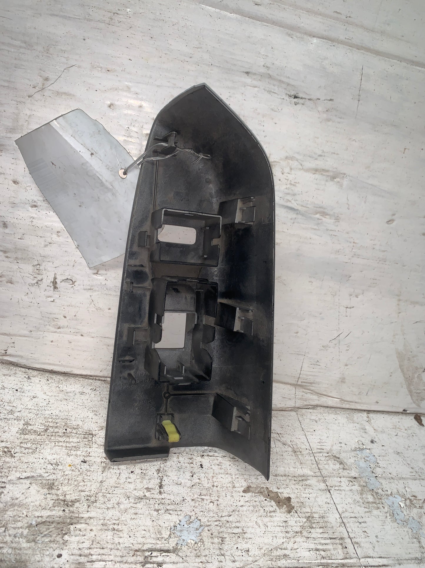 Embellecedor Mando Eleva Vidrio Co-Piloto Toyota Tundra 2008