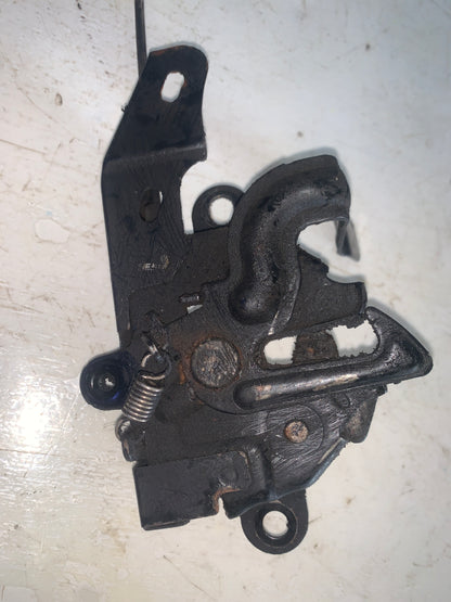 Cerradura Capot Toyota Yaris 2006 2010 Sport