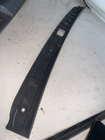 Embellecedor Inferior Maleta Nissan Sentra B15