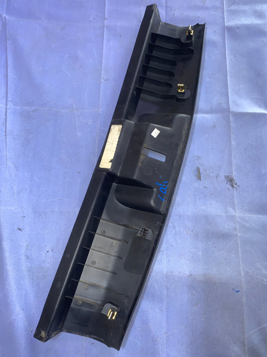 Embellecedor Inferior Maleta Dodge Caliber