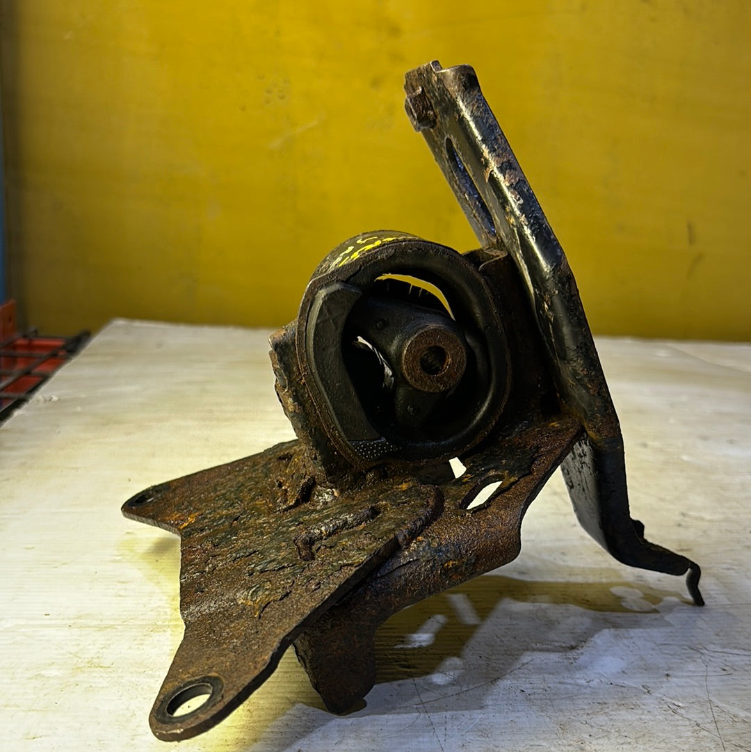 Soporte De Caja Toyota Yaris 2001 2010