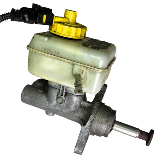 Bomba De Freno Volskwagen Bora Golf Jetta New Beetle