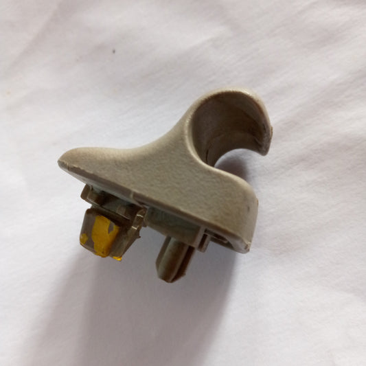 Gancho Tapa Sol Nissan Sentra B15