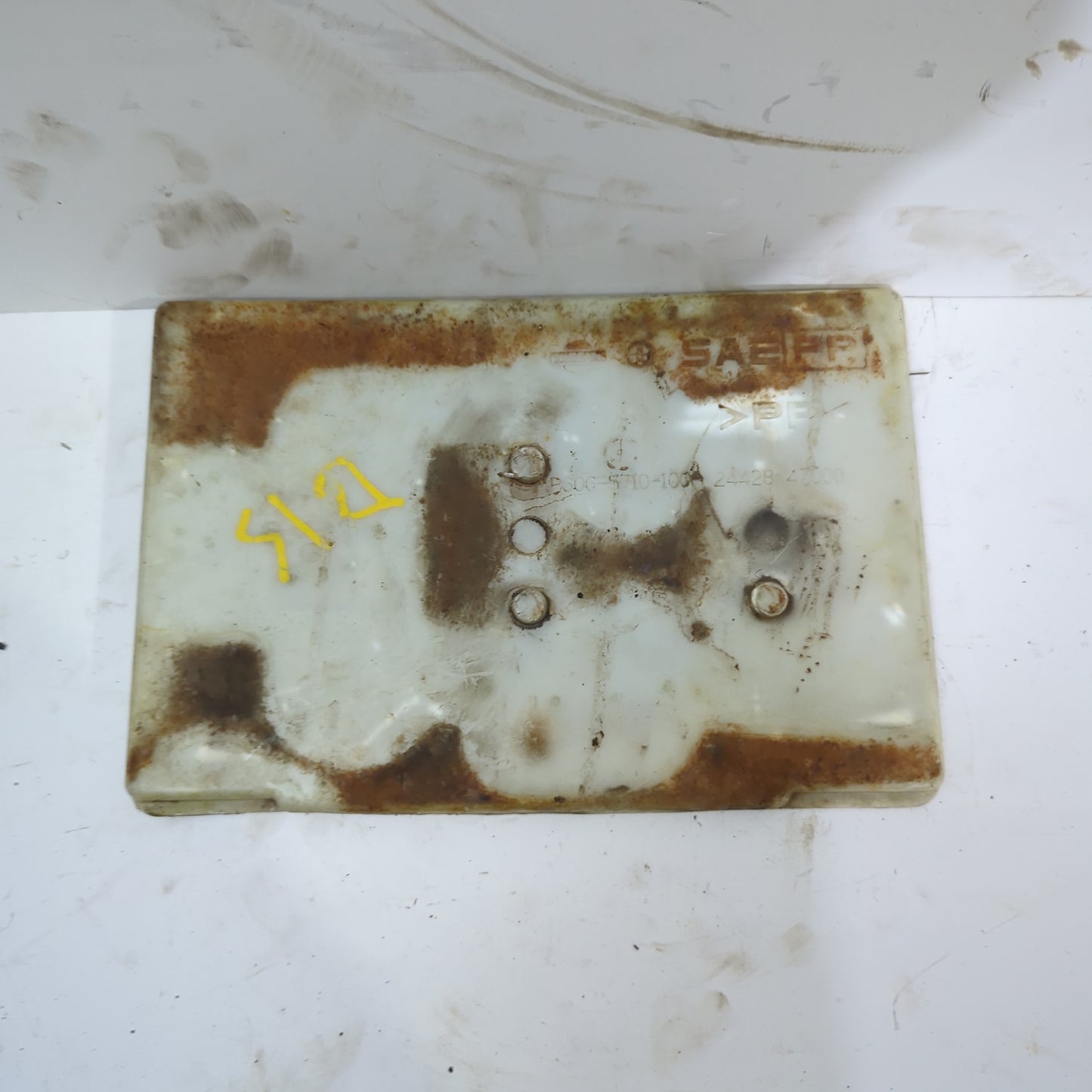 Tapa Base Bateria Nissan Sentra B15
