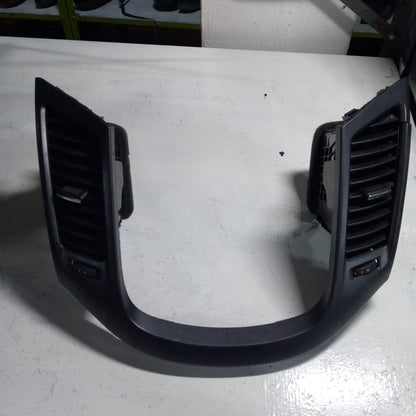 Moldura Rejilla Aire Central Chevrolet Orlando 2012