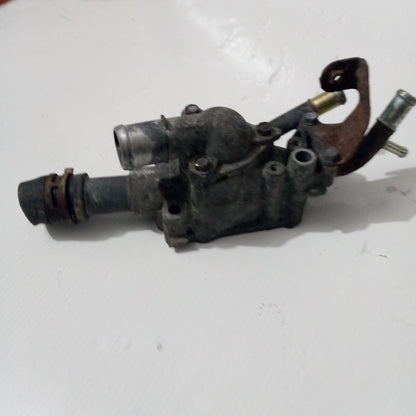 Toma De Agua con Termostato Nissan Sentra B15 1.8 2001 2008