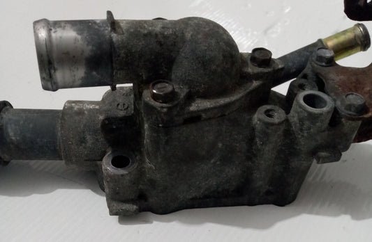 Toma De Agua con Termostato Nissan Sentra B15 1.8 2001 2008
