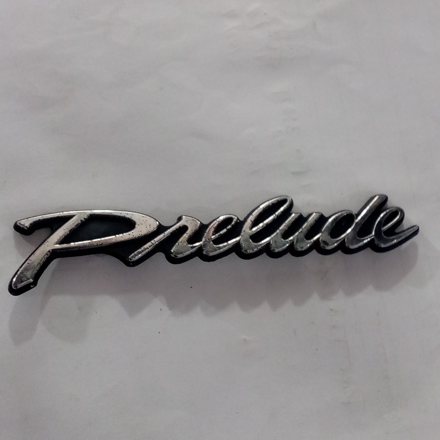 Emblema Letra Prelude