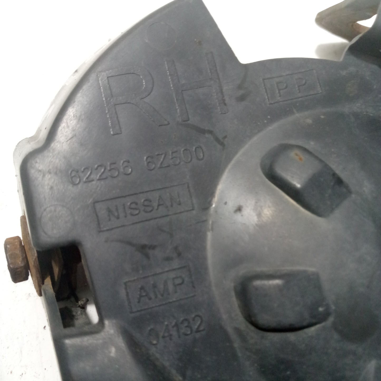 Tapa Antiniebla Nissan Sentra B15 2001 2004