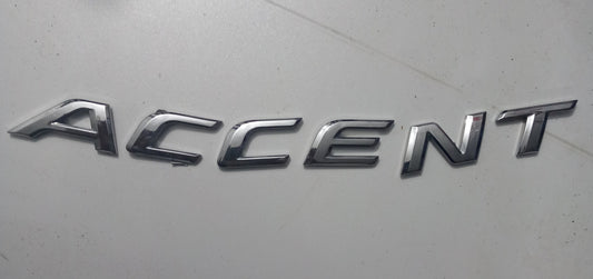 Emblema Letra Accent