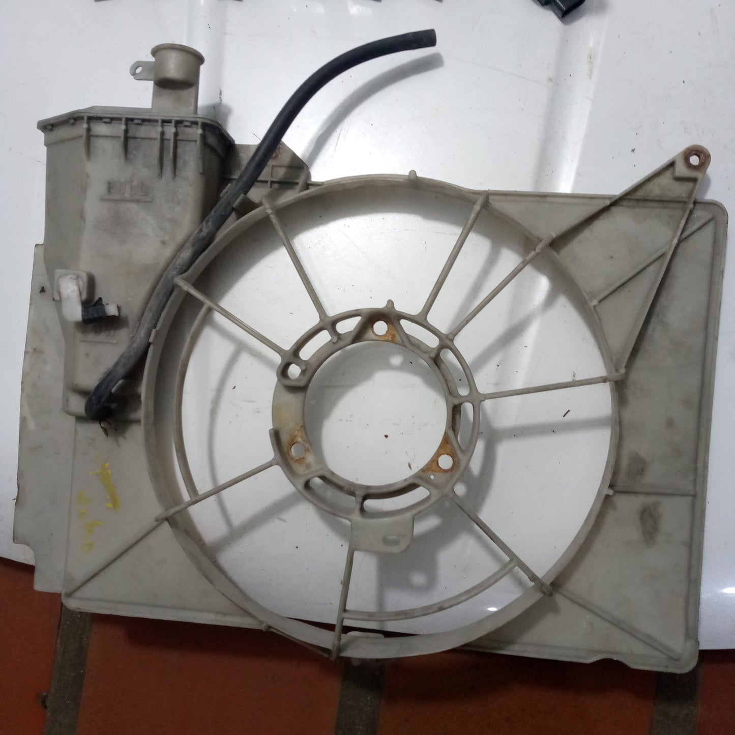 Carcasa Electro Toyota Yaris 2005 con Reservorio