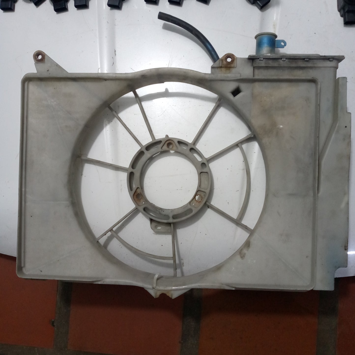 Carcasa Electro Toyota Yaris 2005 con Reservorio