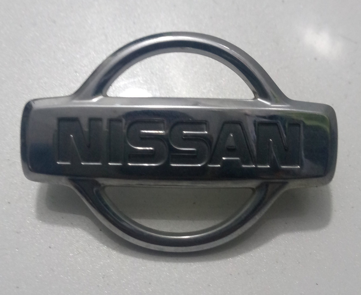 Emblema Puerta Trasera Nissan Pathfinder 99 01