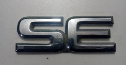 Emblema SE Puerta Trasera Nissan Pathfinder 1999 2001