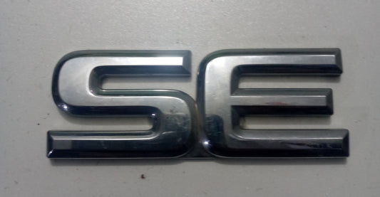 Emblema SE Puerta Trasera Nissan Pathfinder 1999 2001