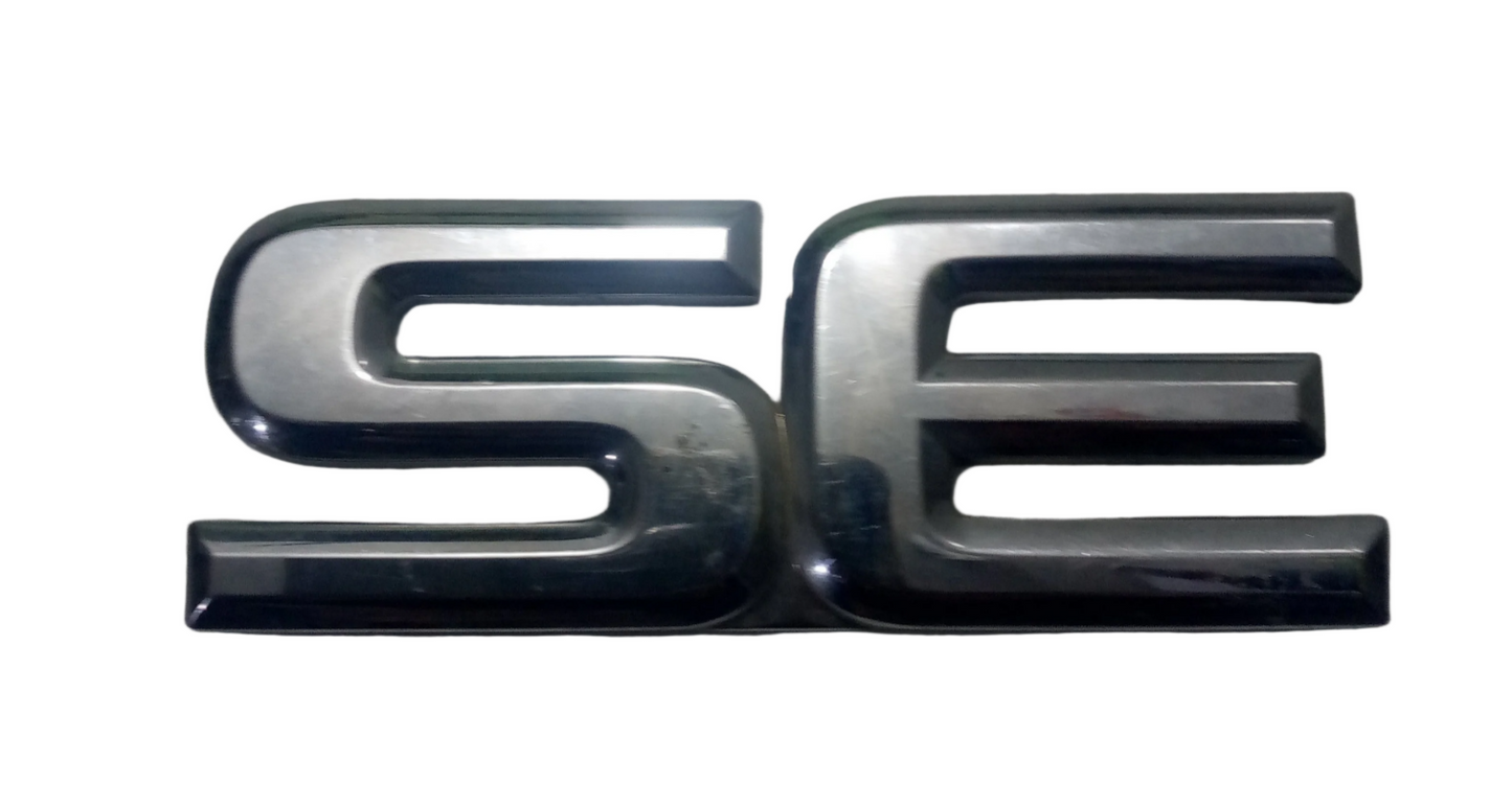 Emblema SE Puerta Trasera Nissan Pathfinder 1999 2001
