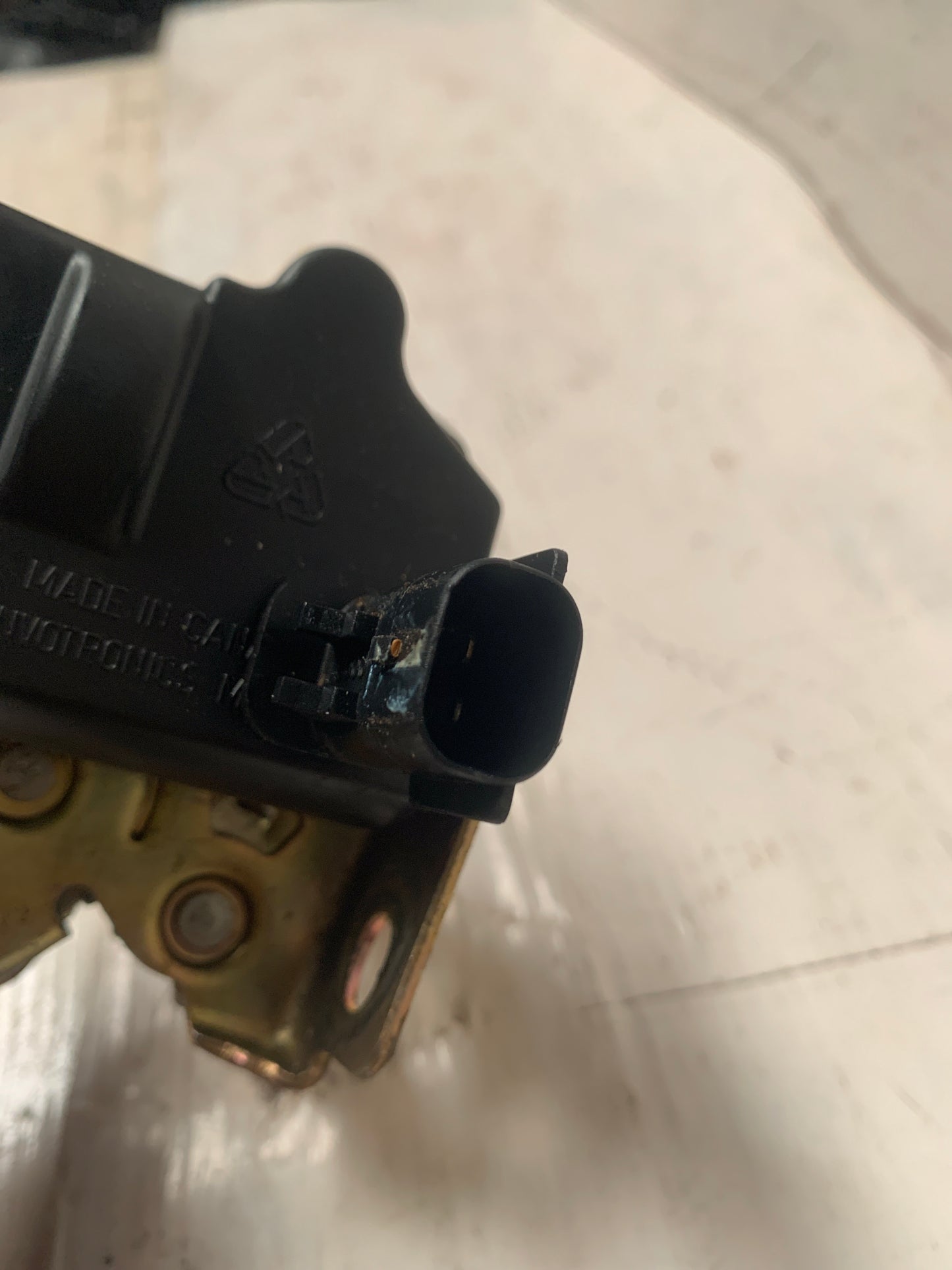 Cerradura Vidrio Compuerta Jeep Liberty KJ 2002 2012