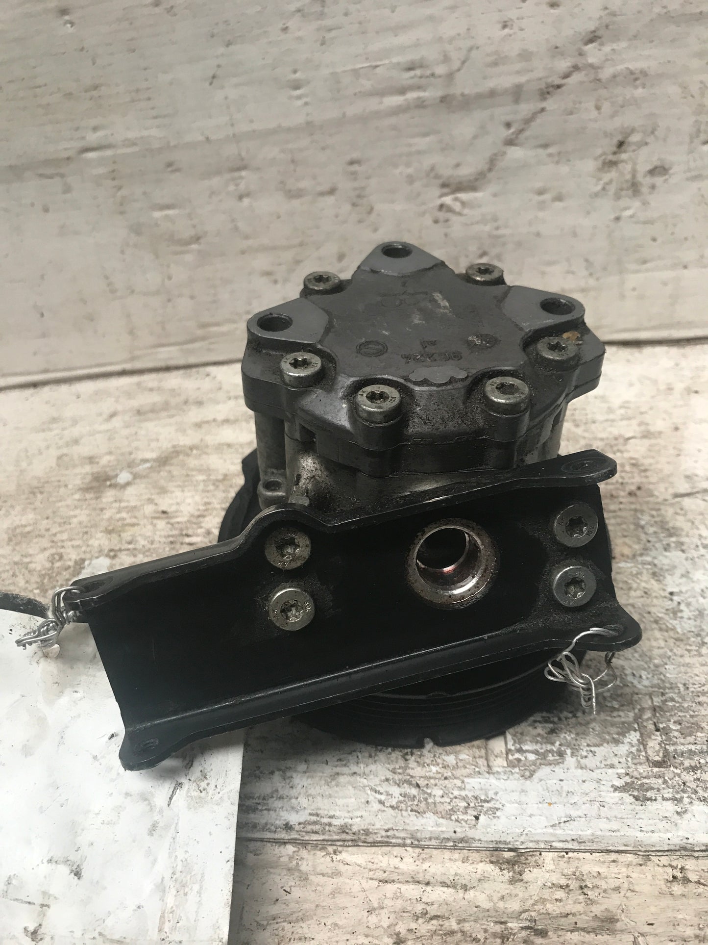Bomba Direccion Hidraulica Dodge 1500 Ram 2010