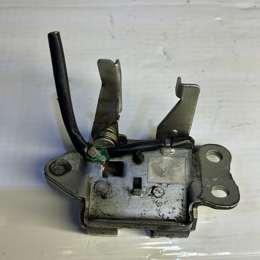 Cerradura De Maleta Toyota Yaris 2000 2005