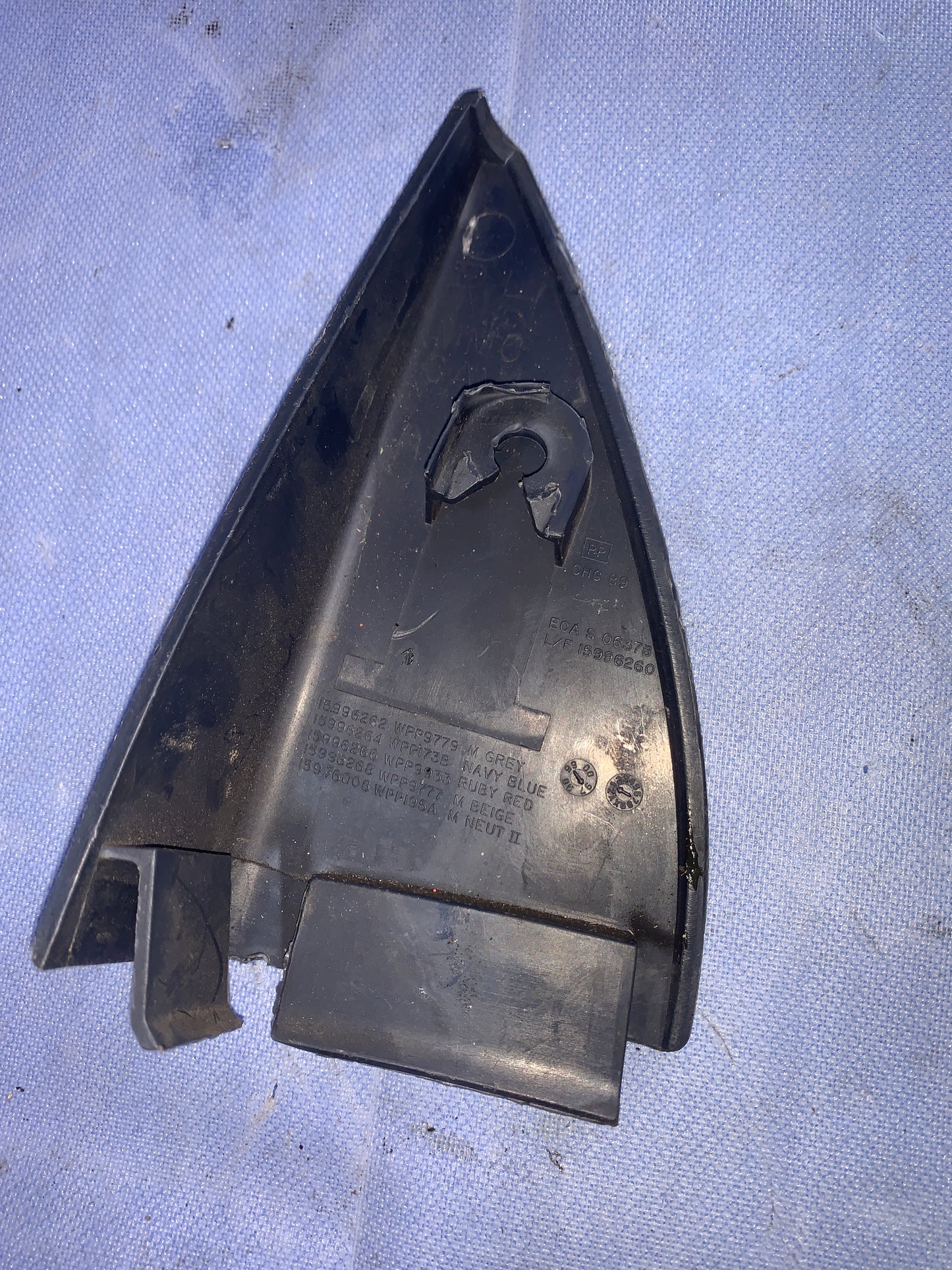 Tapa Triangulo Interno Puerta Chevrolet Silverado 1998 2002