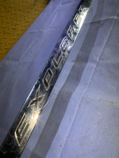 Platina Compuerta Ford Explorer XLT 2011 2015