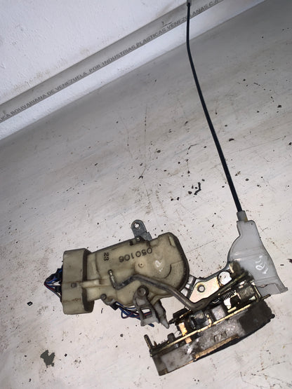 Cerradura Puerta Toyota Yaris 2000 2005
