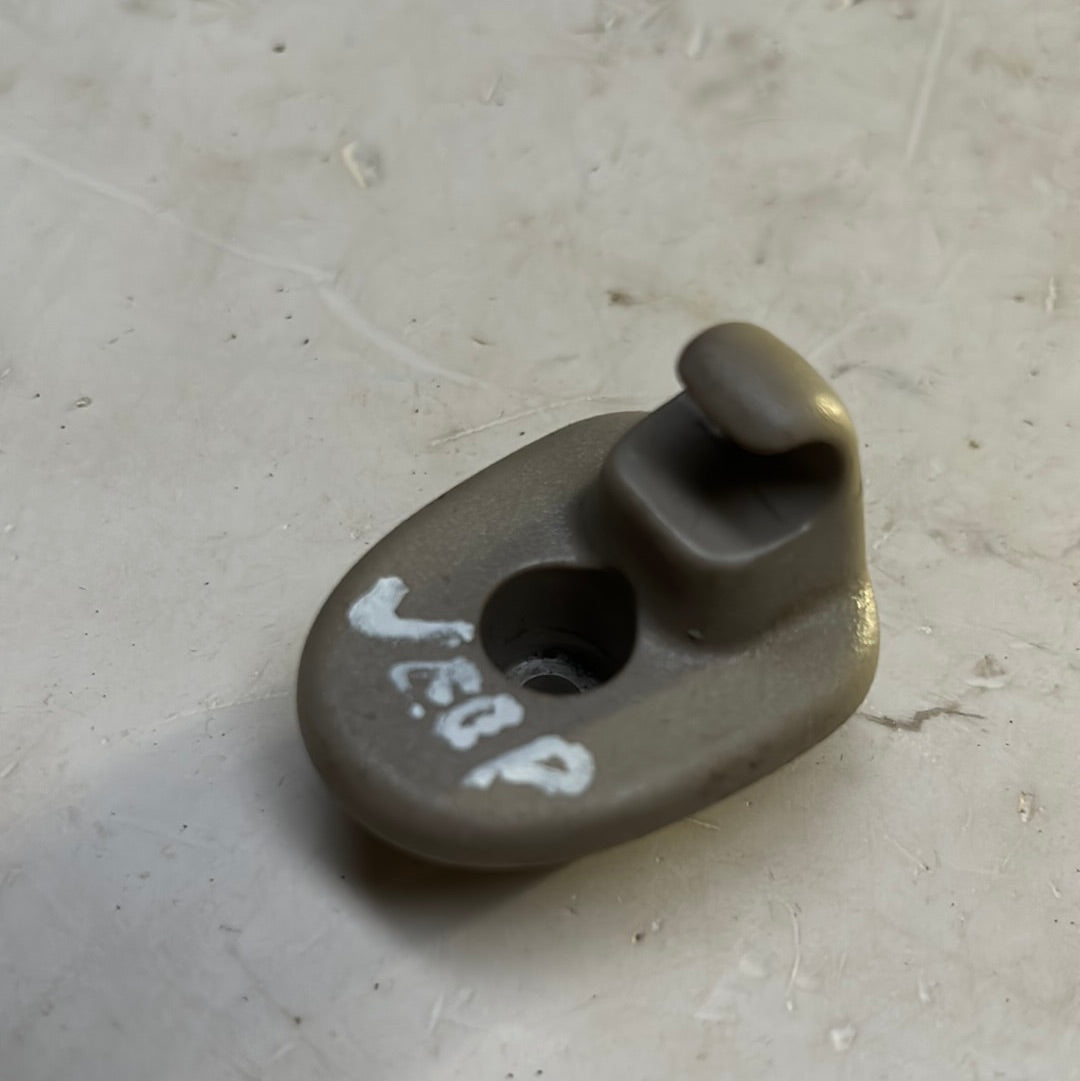 Gancho Tapa Sol Jeep Liberty KJ 2002 2006