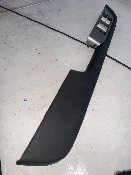 Embellecedor Mando Eleva Vidrio Delantero Nissan Xtrail 2003 2007