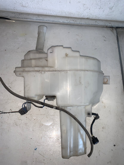 Envase Deposito Agua Limpia Parabrisas Mazda3