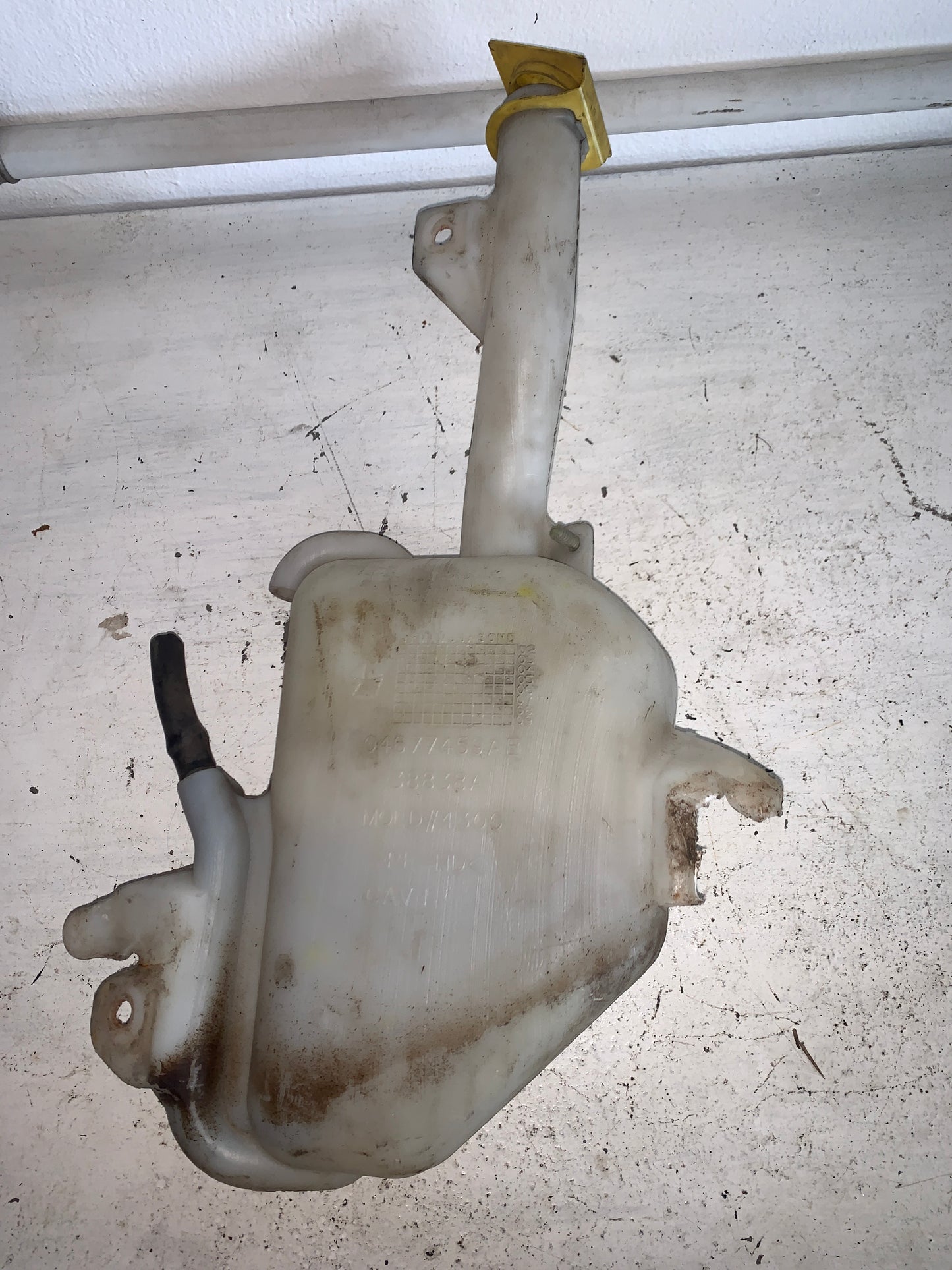 Envase Deposito Limpia Parabrisas Dodge Caravan 2002 2006