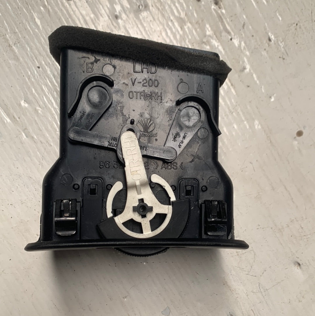 Embellecedor Moldura Rejilla Aire Derecha Chevrolet Epica