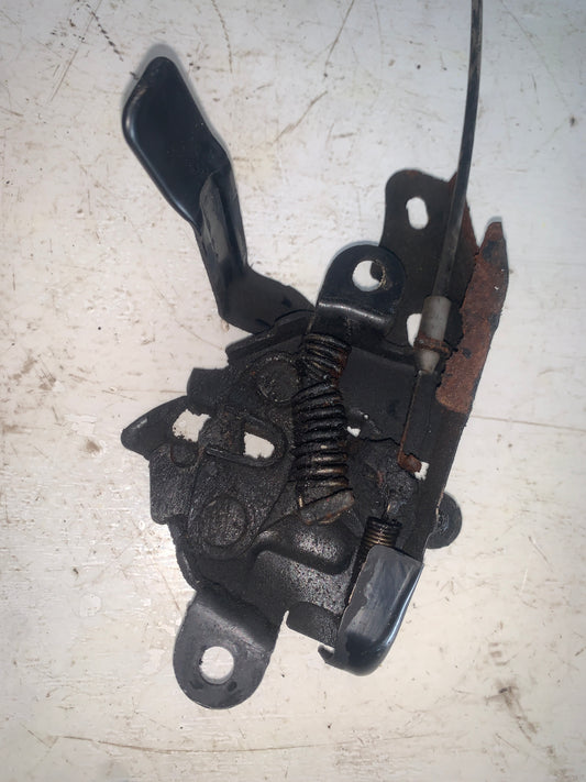 Cerradura Capot Toyota Yaris 2006 2010 Sport