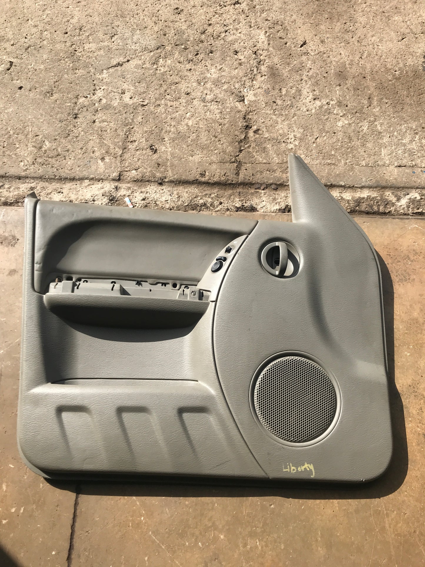 Tapa Puerta Jeep Liberty KJ 2002 2006