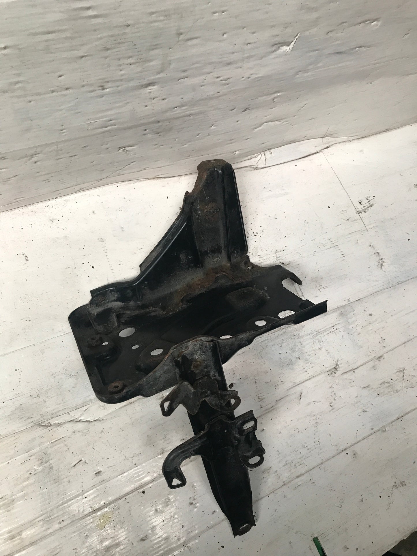 Base Soporte Inferior Bateria Toyota Yaris 2006 2010 Sport Belta