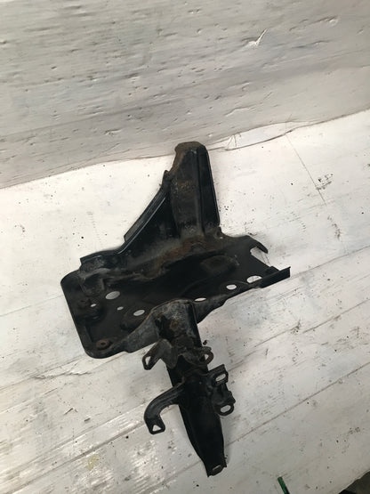 Base Soporte Inferior Bateria Toyota Yaris 2006 2010 Sport Belta