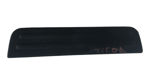 Posa Pie Trasero Nissan Tiida Compuerta