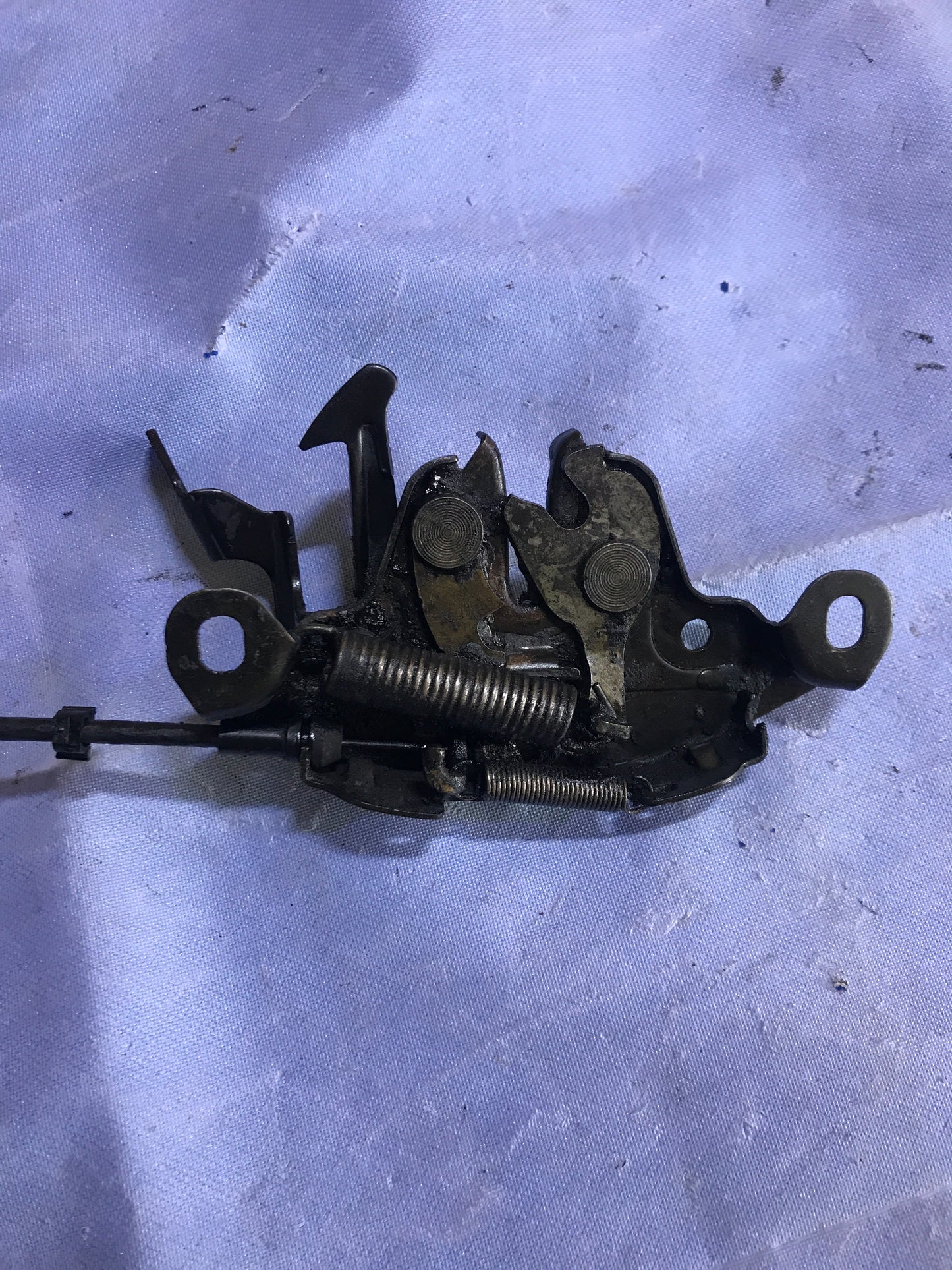 Cerradura Capot Nissan Sentra B15