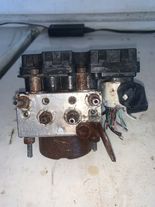 Módulo ABS Freno Toyota Yaris 2001 2005