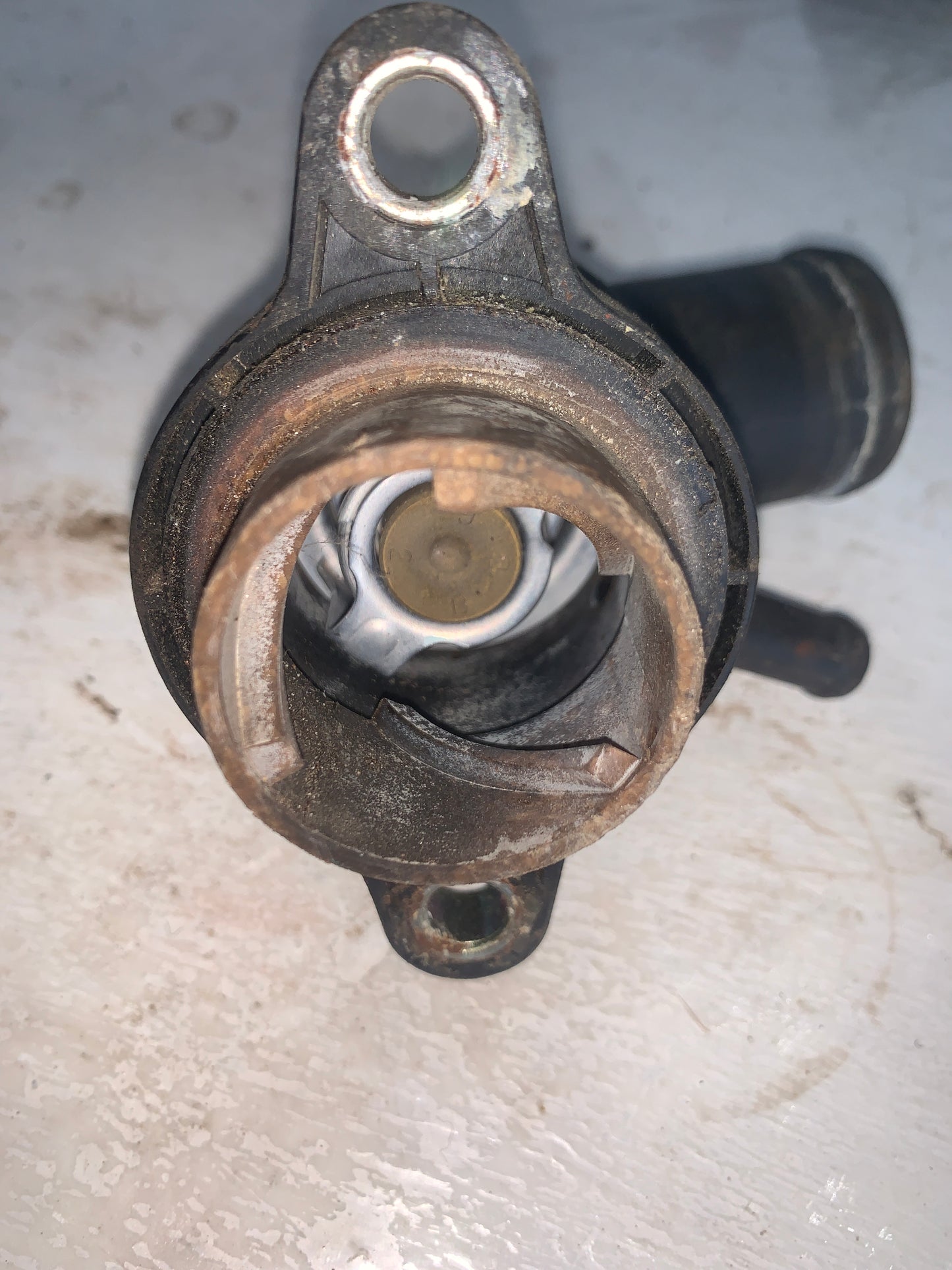 Toma Agua Plastica Termostato Chevrolet Aveo 1.6