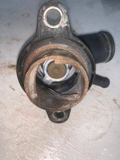 Toma Agua Plastica Termostato Chevrolet Aveo 1.6